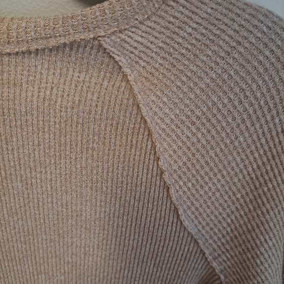 SO Beige Waffle Knit Long Sleeve Top – Women’s Small - Picture 2 of 4